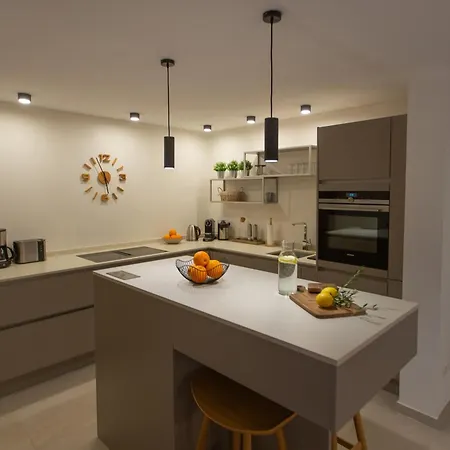 Stadthaus - Alica 8 - Pool, Barbecue, Garten, Terrassen Und Im Winter Zentralheizung Und Kamin, Hochwertig Saniert Dom wakacyjny Pollensa