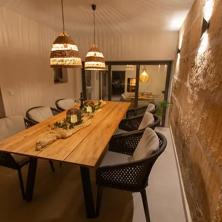 Stadthaus - Alica 8 - Pool, Barbecue, Garten, Terrassen Und Im Winter Zentralheizung Und Kamin, Hochwertig Saniert