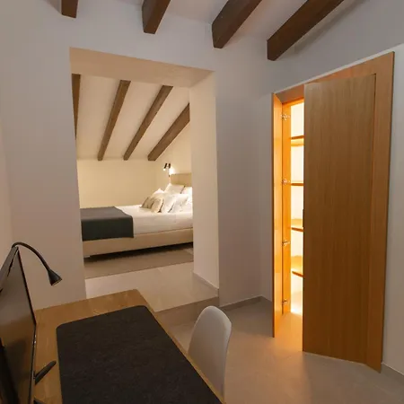 Stadthaus - Alica 8 - Pool, Barbecue, Garten, Terrassen Und Im Winter Zentralheizung Und Kamin, Hochwertig Saniert