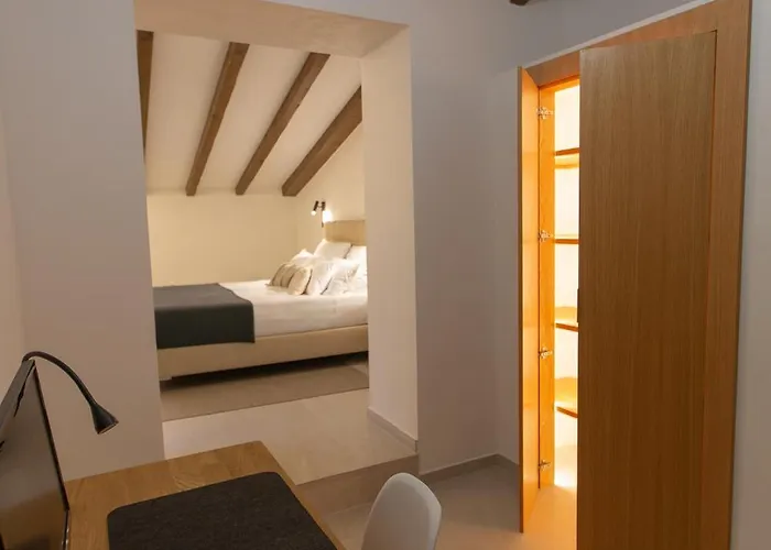 Stadthaus - Alica 8 - Pool, Barbecue, Garten, Terrassen Und Im Winter Zentralheizung Und Kamin, Hochwertig Saniert