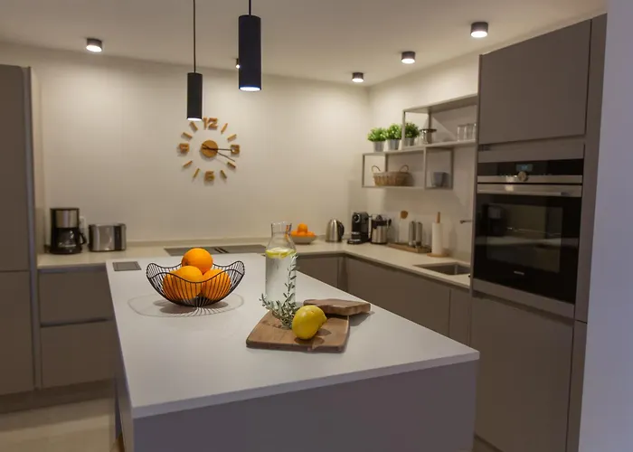 Stadthaus - Alica 8 - Pool, Barbecue, Garten, Terrassen Und Im Winter Zentralheizung Und Kamin, Hochwertig Saniert *